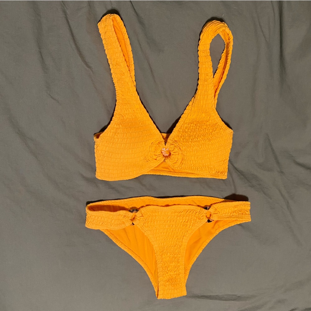 Bikini - Picture 2 of 8